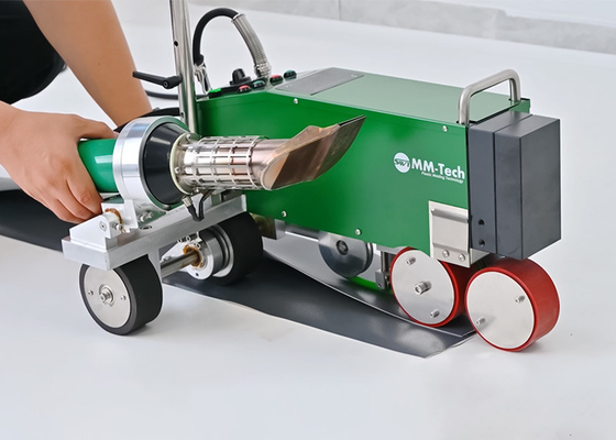 Machine de soudage à l'air chaud au polymère TPO 4200W Puissance à l'air chaud buse de soudage 40 mm