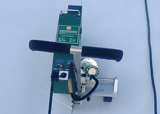 Machine à souder les polymères PVC / TPO / CPE / EPDM SWT-WP1