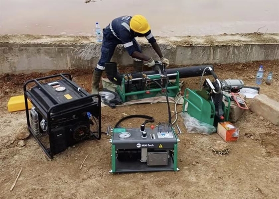 Soudeurs à fusion à fente à moulin à engrenage à ver efficace pour l'approvisionnement en eau en PEHD