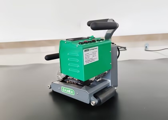 Machine à souder à coin chaud pour étang à poissons CX700 1.0-4mm