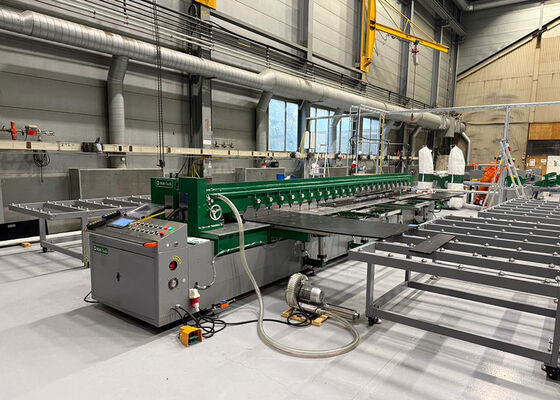 Machine de soudage par fusion de feuille de PP de 30 mm d'épaisseur pour la fabrication de réservoirs d'eau pour les camions de pompiers