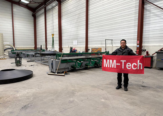 SWT-PH4000 Machine à souder par éclisses pour la fabrication de réservoirs en PEHD dans une usine en France